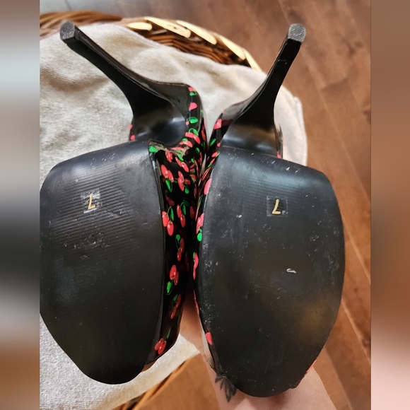 Pinup Couture Teese Platform - Picture 3 of 4